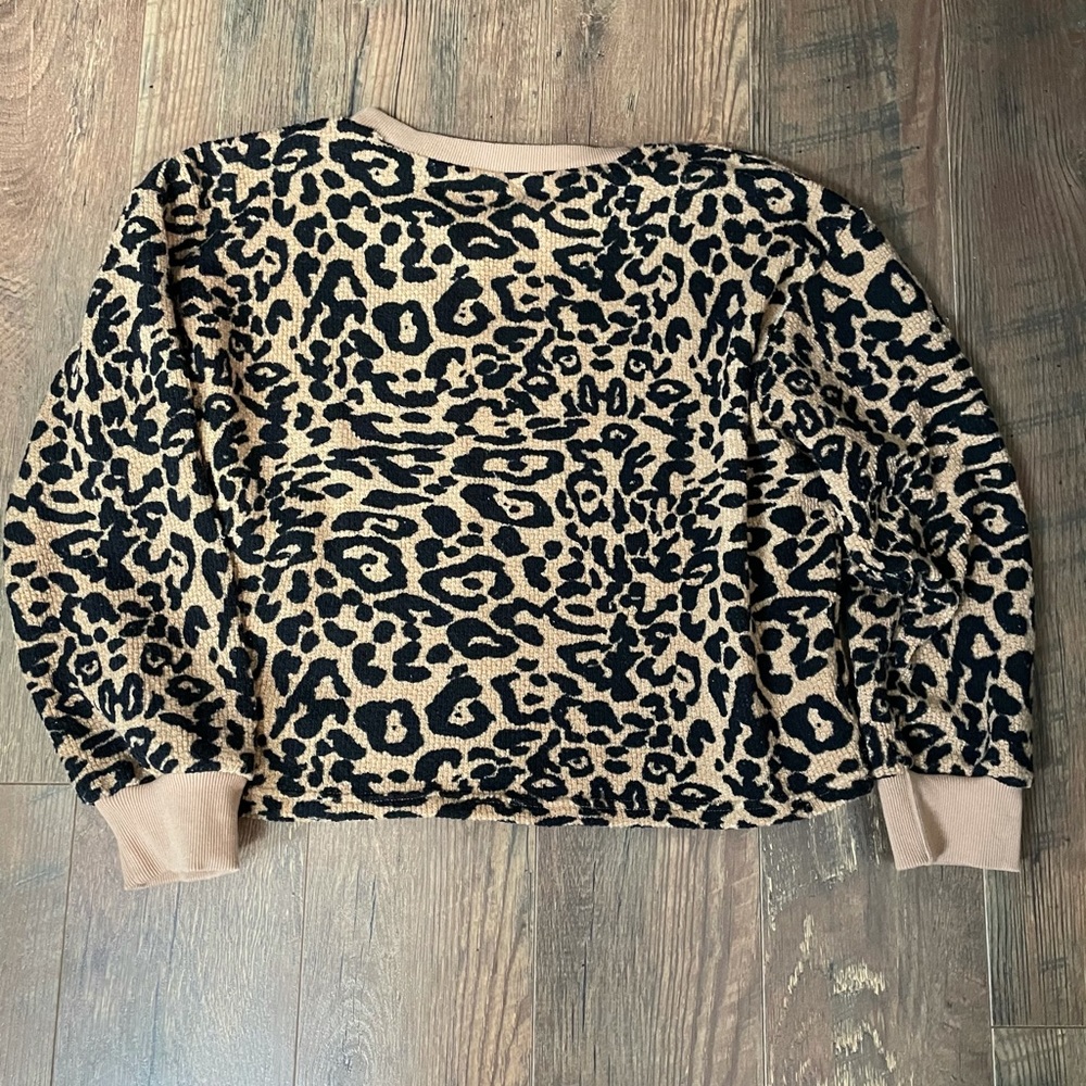 Boutique leopard crop sweater